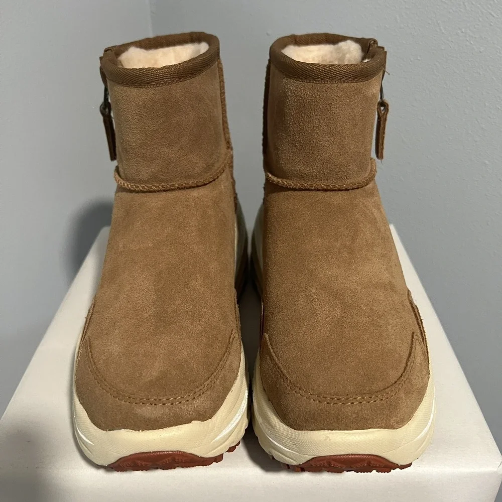 UGG CA805 Weather Boot Chestnut Suede 1112369-CHE Men's Size 6 Woman's Size 7.5